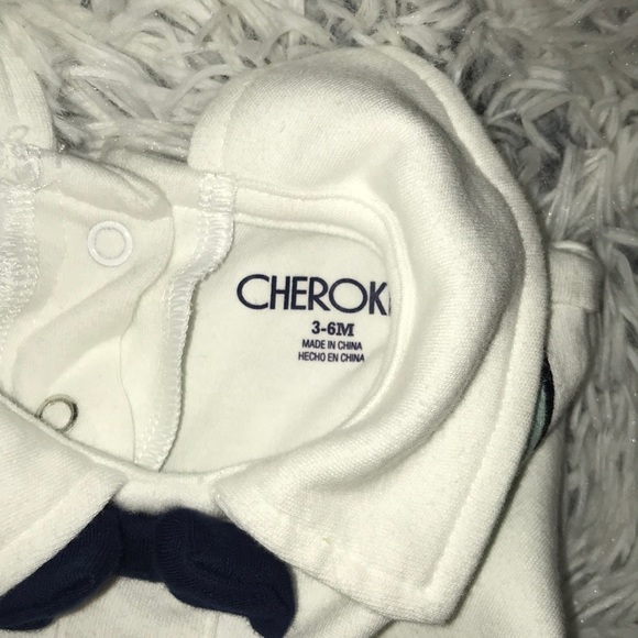 ♥️ Adorable infant bodysuit/onesie with bow tie! - Picture 4 of 4